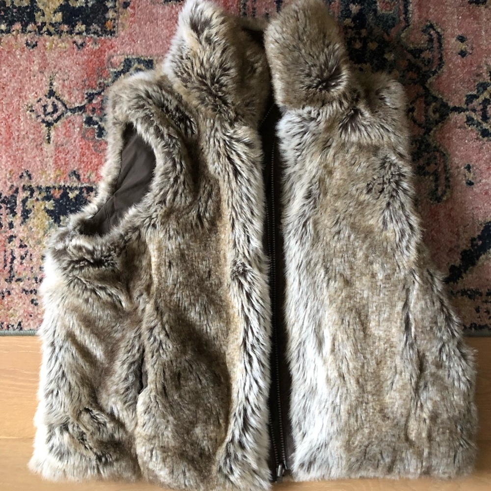 Weatherproof reversible faux fur women's vest in espresso